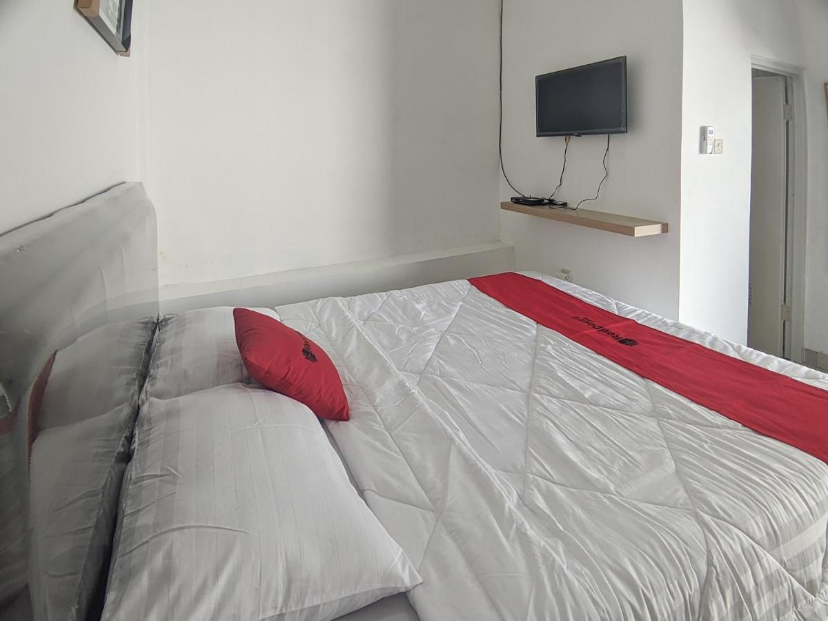 Hotel Reddoorz Syariah Near Jalan Caman Raya Bekasi Zewnętrze zdjęcie