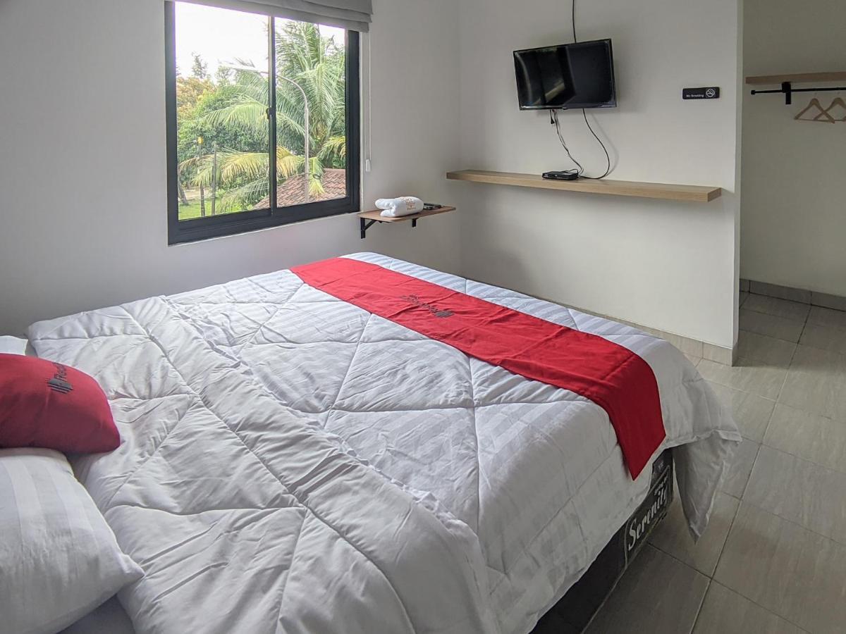 Hotel Reddoorz Syariah Near Jalan Caman Raya Bekasi Zewnętrze zdjęcie